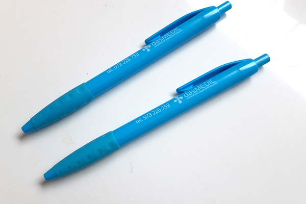 Długopisy plastikowe z nadrukiem logo