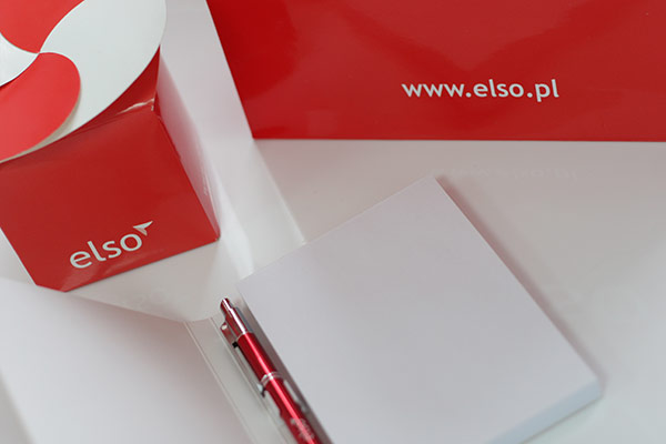Pakiet promocyjny dla firm - torba z logo, notes z długopisem, pudełko z krówkami
